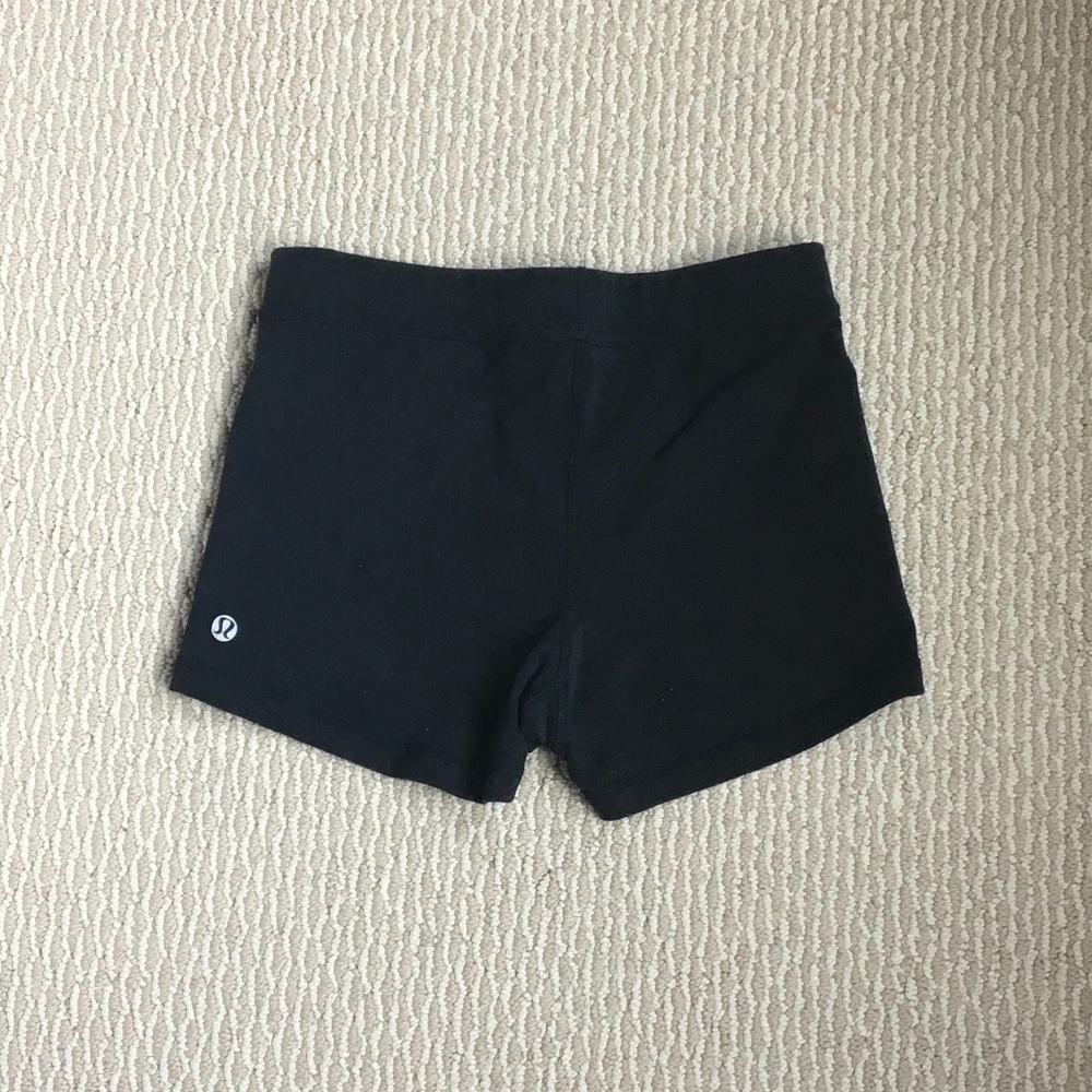 SALE❗️lululemon | Black Size 4 Tight Yoga Shorts